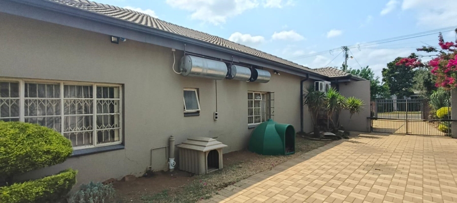 4 Bedroom Property for Sale in Pretoria Gardens Gauteng