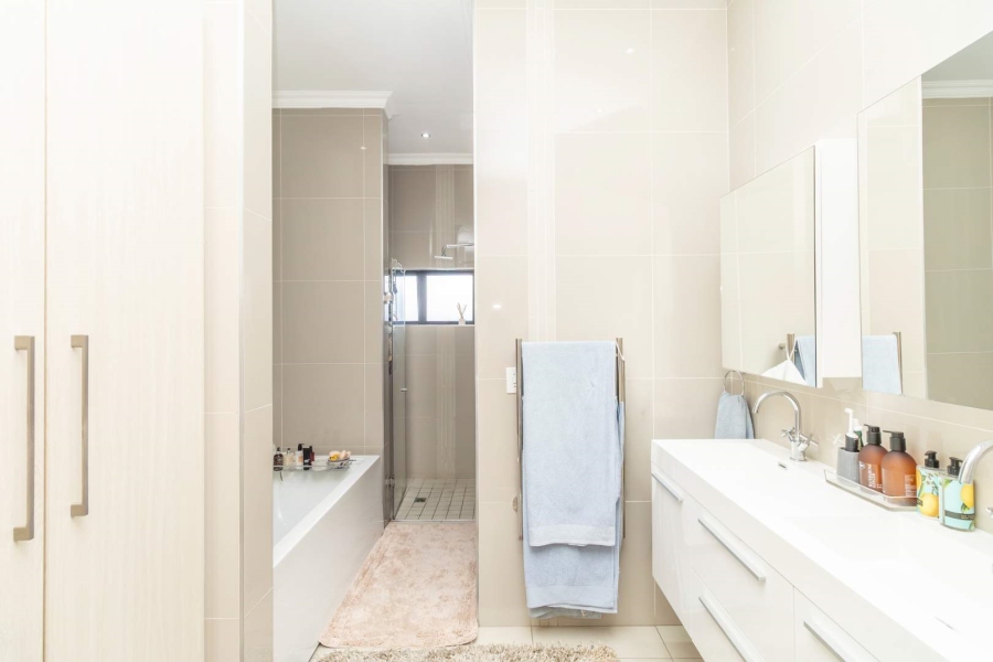 4 Bedroom Property for Sale in Waterfall Country Village Gauteng