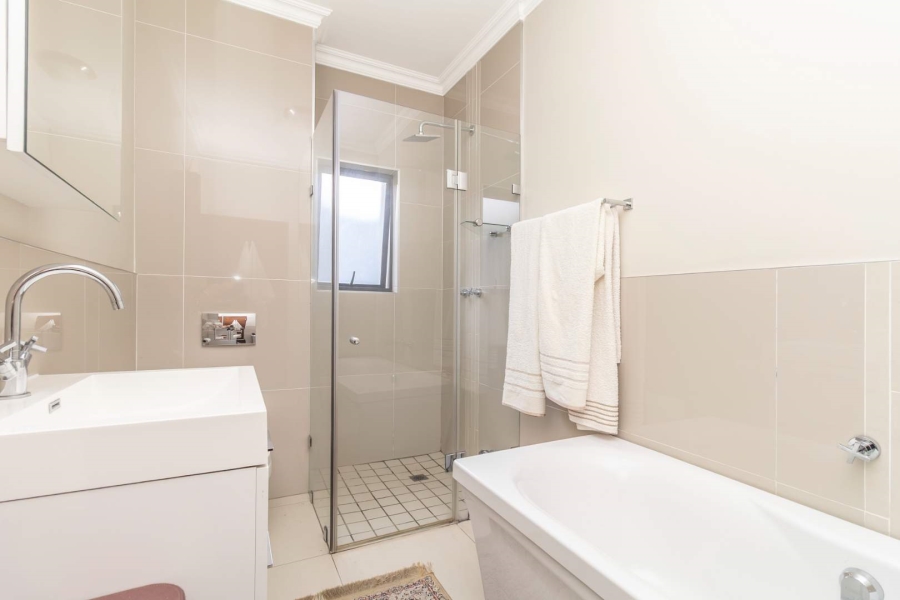 4 Bedroom Property for Sale in Waterfall Country Village Gauteng