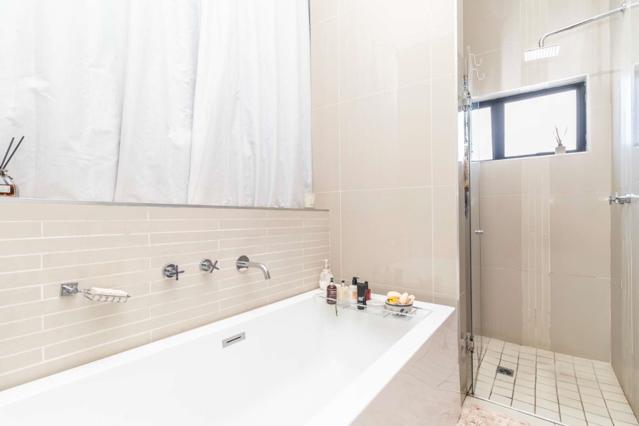 4 Bedroom Property for Sale in Waterfall Country Village Gauteng