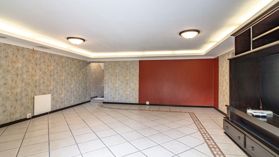 To Let 8 Bedroom Property for Rent in Quellerina Gauteng