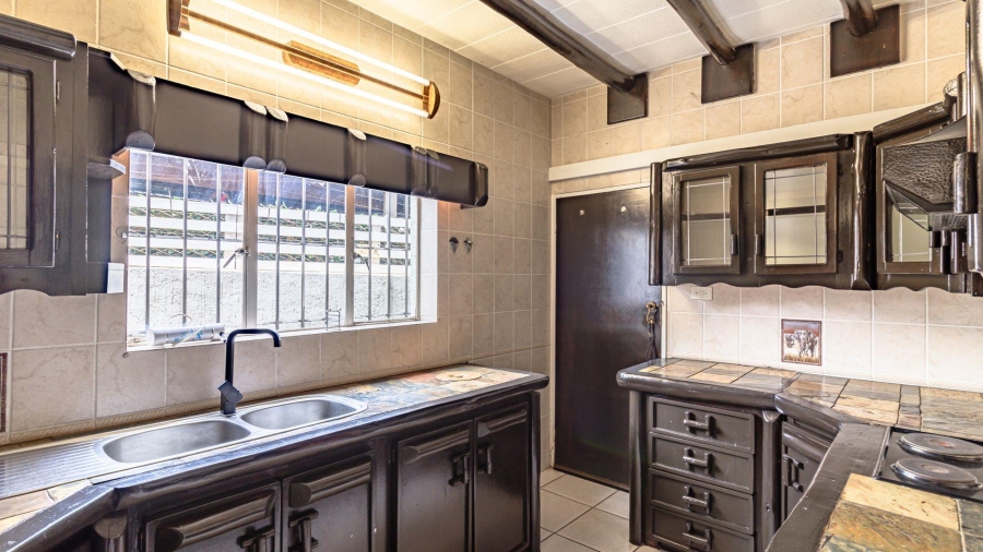 To Let 8 Bedroom Property for Rent in Quellerina Gauteng