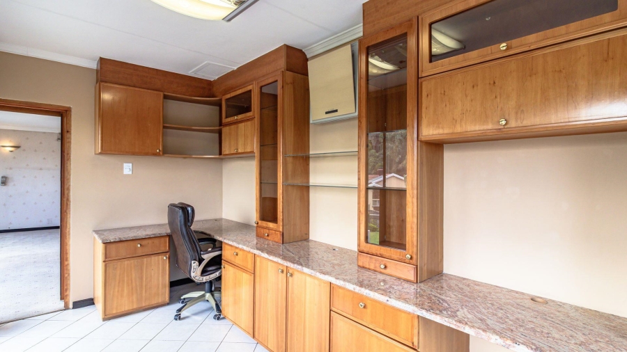 To Let 8 Bedroom Property for Rent in Quellerina Gauteng