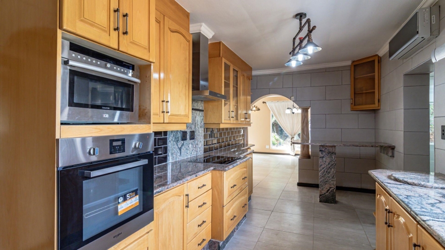 To Let 8 Bedroom Property for Rent in Quellerina Gauteng