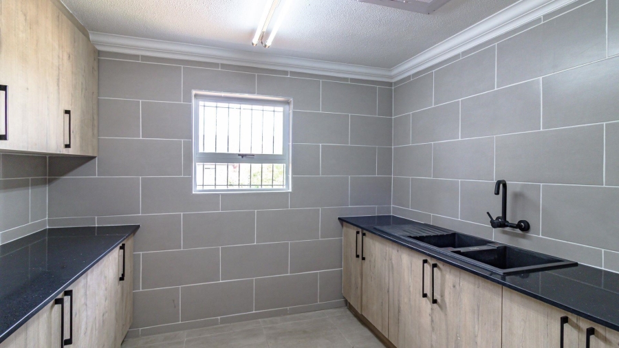 To Let 8 Bedroom Property for Rent in Quellerina Gauteng