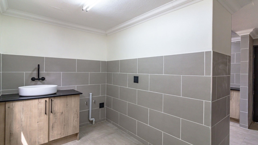 To Let 8 Bedroom Property for Rent in Quellerina Gauteng