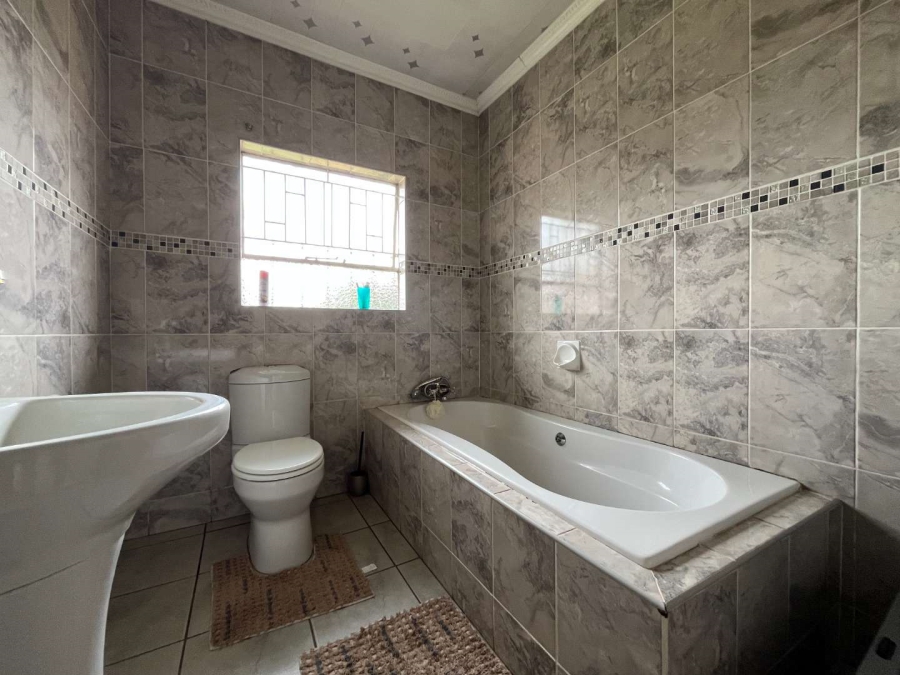 3 Bedroom Property for Sale in Rondebult Gauteng