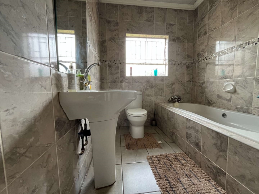 3 Bedroom Property for Sale in Rondebult Gauteng