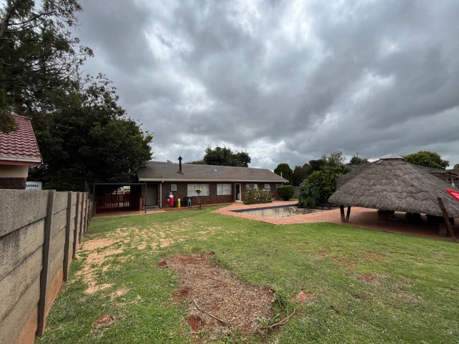 3 Bedroom Property for Sale in Rondebult Gauteng