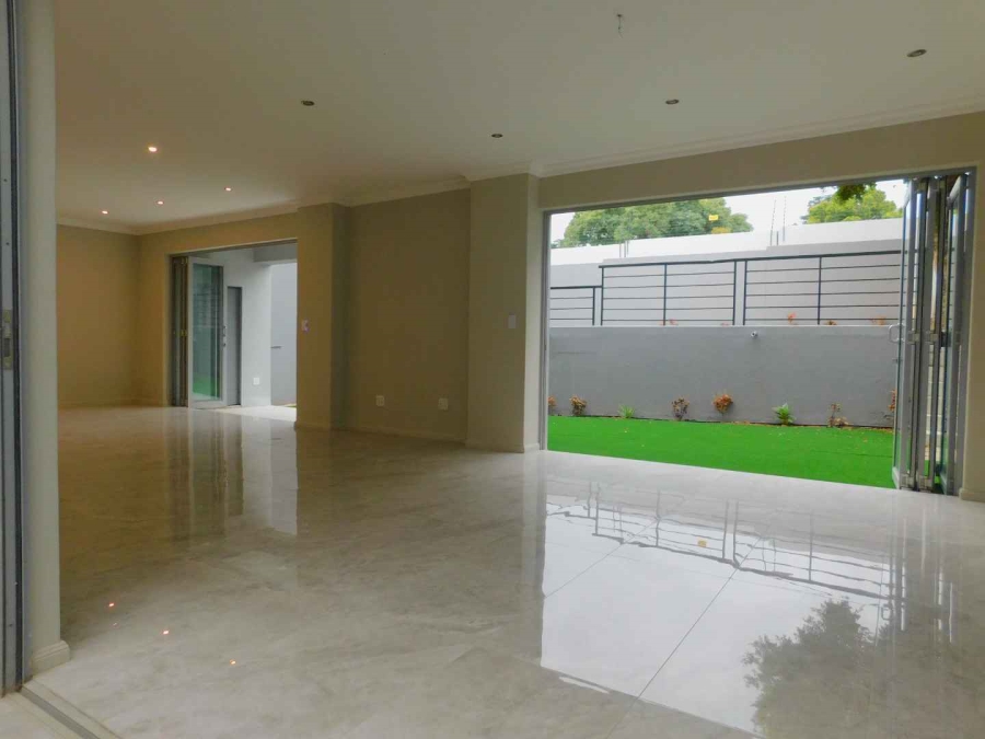 To Let 4 Bedroom Property for Rent in Hyde Park Gauteng