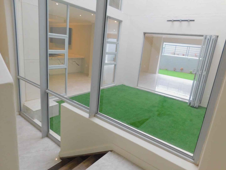 To Let 4 Bedroom Property for Rent in Hyde Park Gauteng