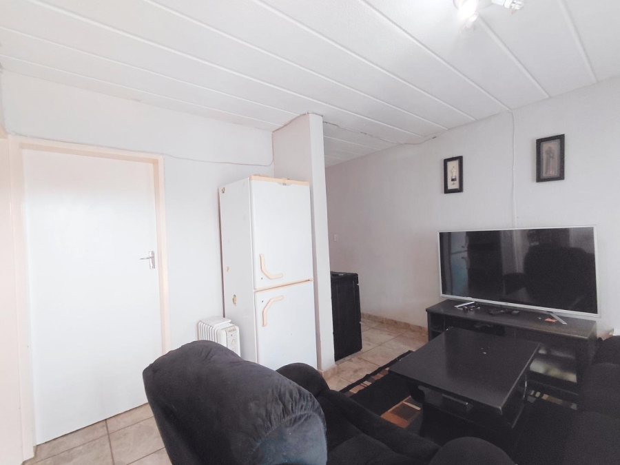 2 Bedroom Property for Sale in Glen Marais Gauteng