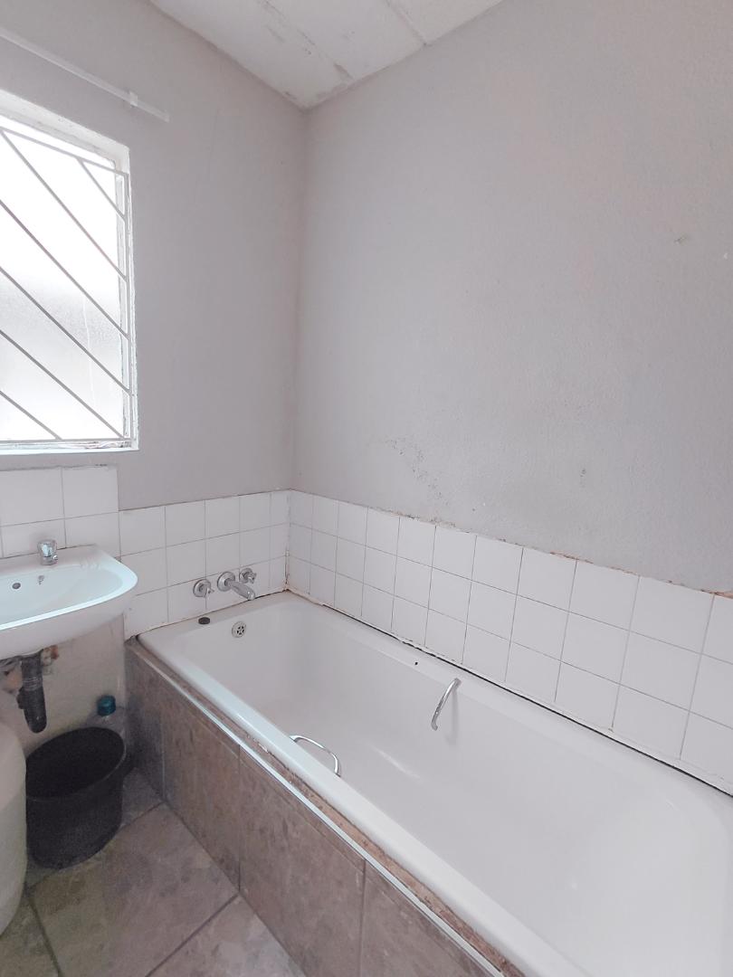 2 Bedroom Property for Sale in Glen Marais Gauteng