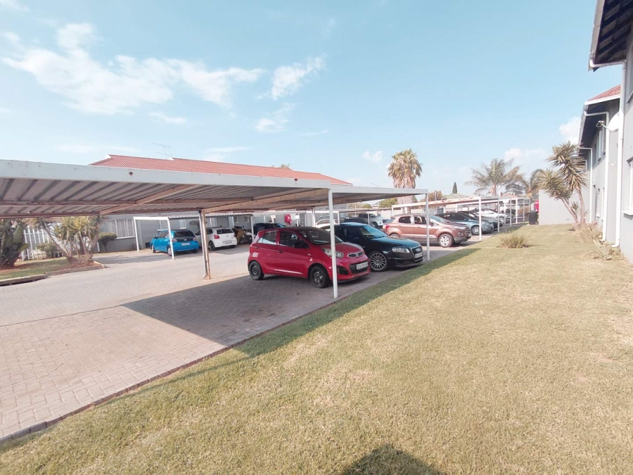 2 Bedroom Property for Sale in Glen Marais Gauteng