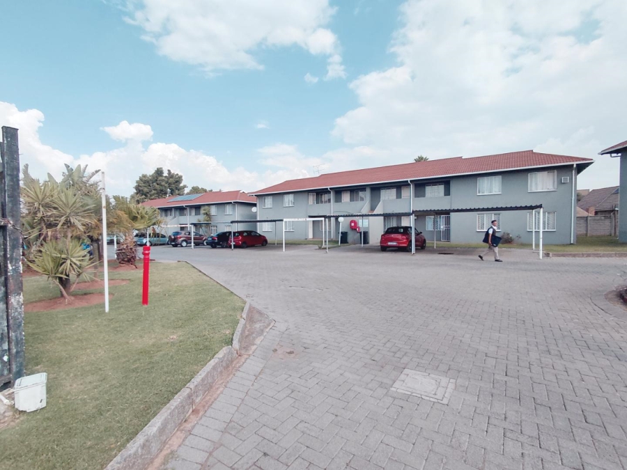2 Bedroom Property for Sale in Glen Marais Gauteng