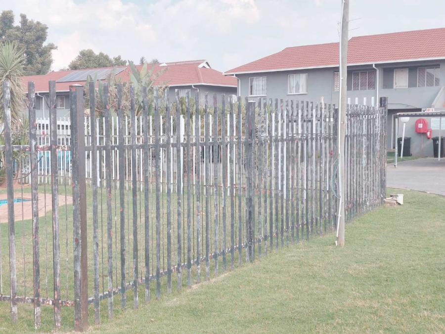 2 Bedroom Property for Sale in Glen Marais Gauteng