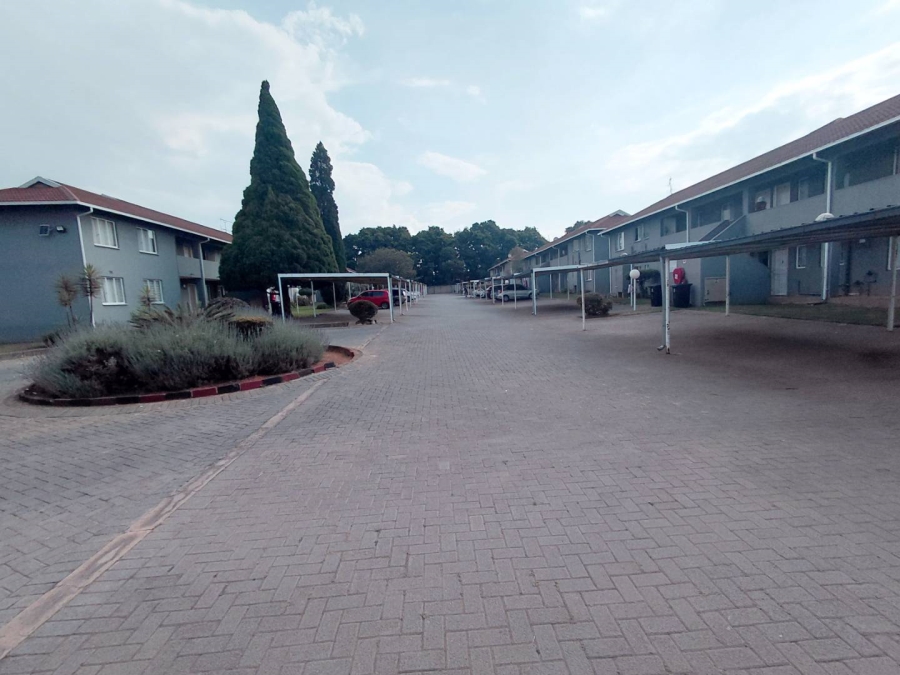 2 Bedroom Property for Sale in Glen Marais Gauteng