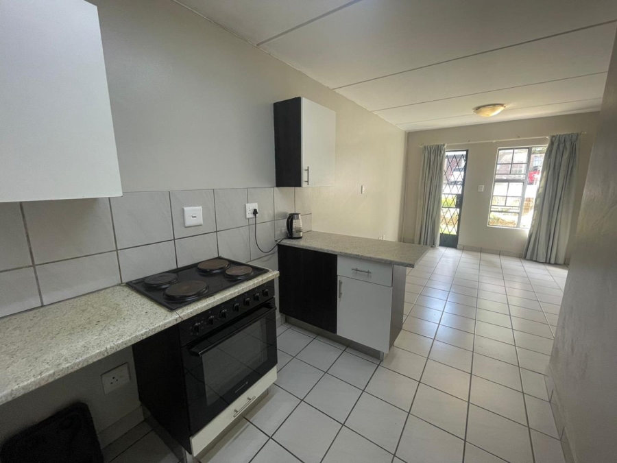 2 Bedroom Property for Sale in Rooihuiskraal Gauteng