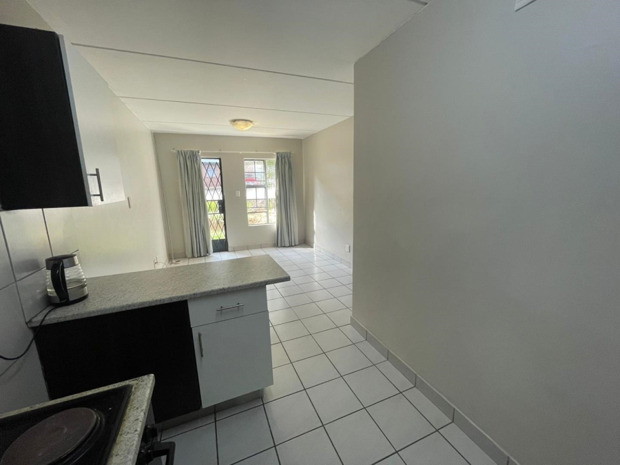 2 Bedroom Property for Sale in Rooihuiskraal Gauteng