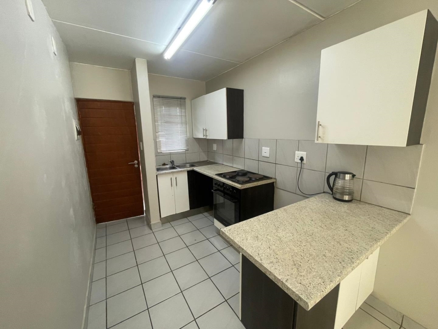 2 Bedroom Property for Sale in Rooihuiskraal Gauteng
