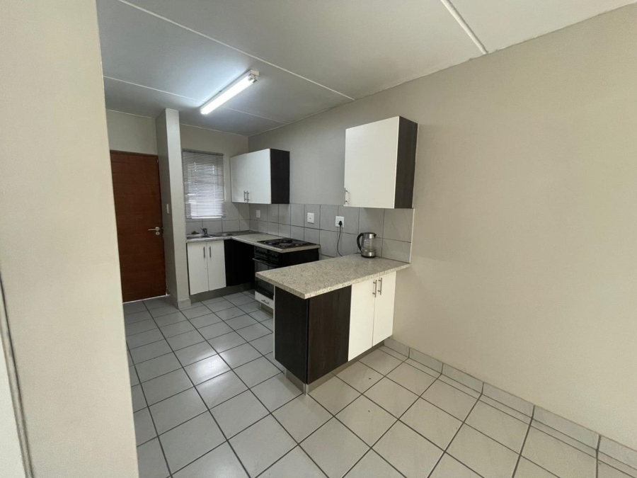 2 Bedroom Property for Sale in Rooihuiskraal Gauteng