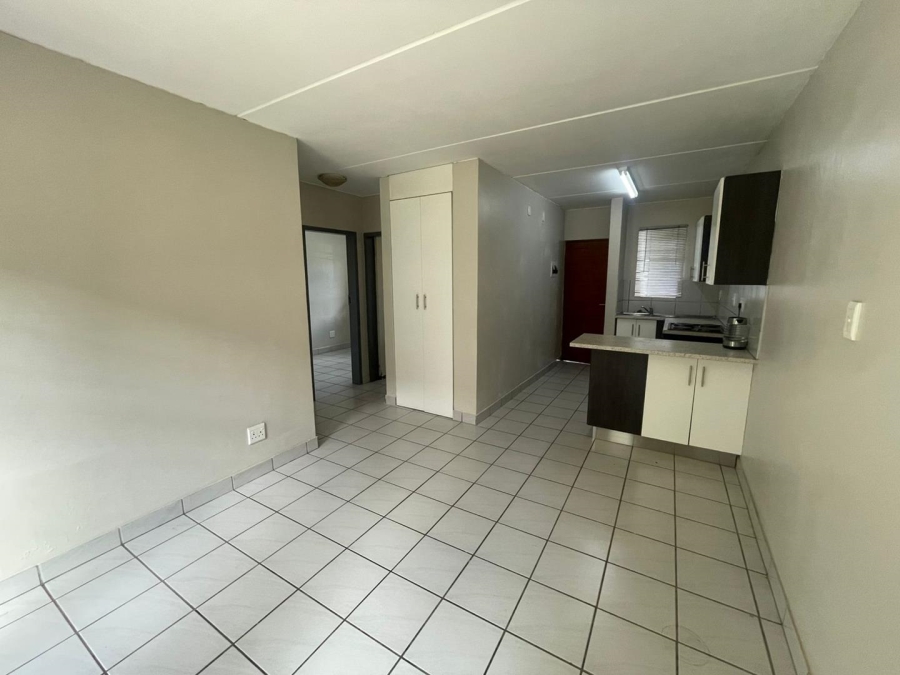 2 Bedroom Property for Sale in Rooihuiskraal Gauteng