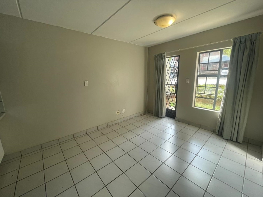 2 Bedroom Property for Sale in Rooihuiskraal Gauteng