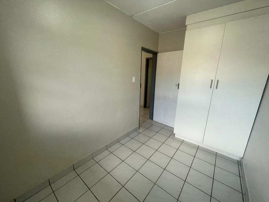 2 Bedroom Property for Sale in Rooihuiskraal Gauteng