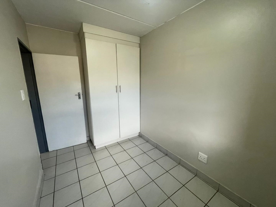 2 Bedroom Property for Sale in Rooihuiskraal Gauteng
