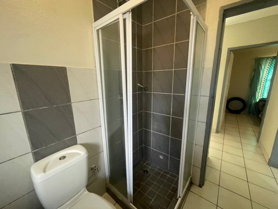 2 Bedroom Property for Sale in Rooihuiskraal Gauteng
