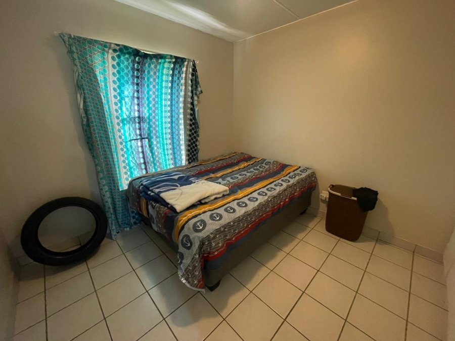 2 Bedroom Property for Sale in Rooihuiskraal Gauteng