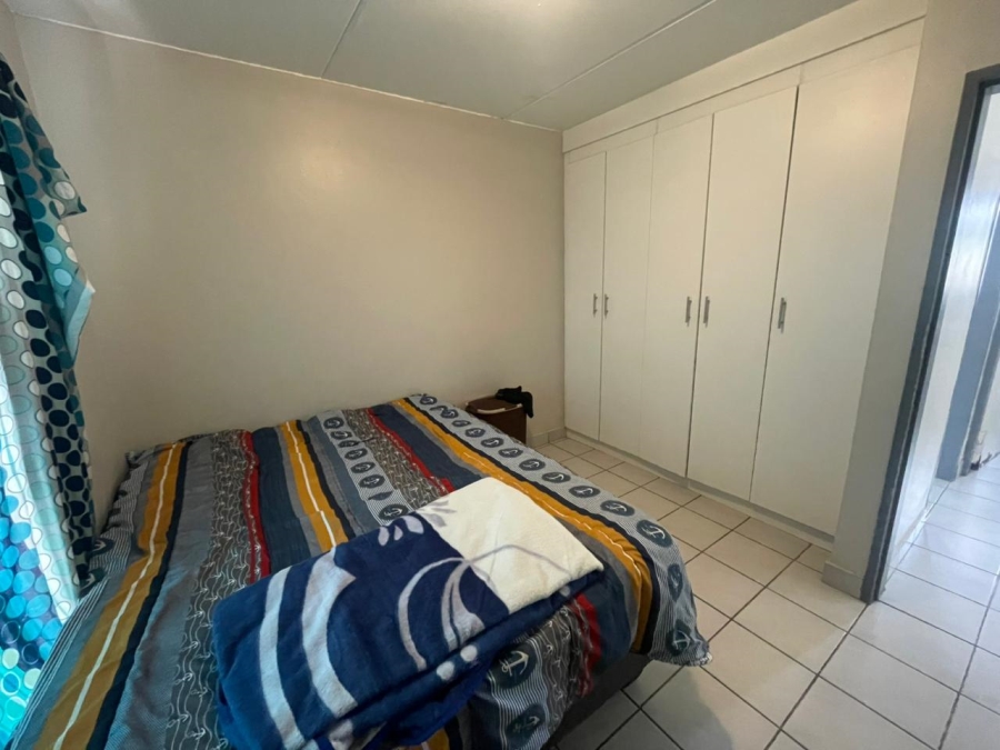 2 Bedroom Property for Sale in Rooihuiskraal Gauteng