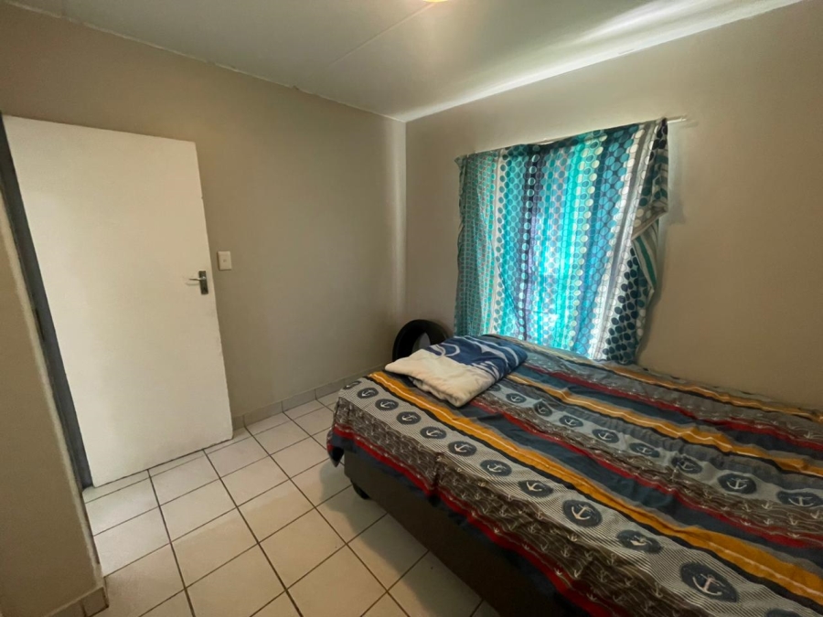 2 Bedroom Property for Sale in Rooihuiskraal Gauteng