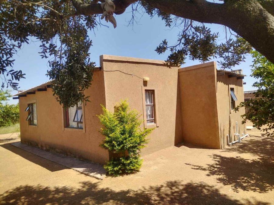 2 Bedroom Property for Sale in Winterveldt Gauteng