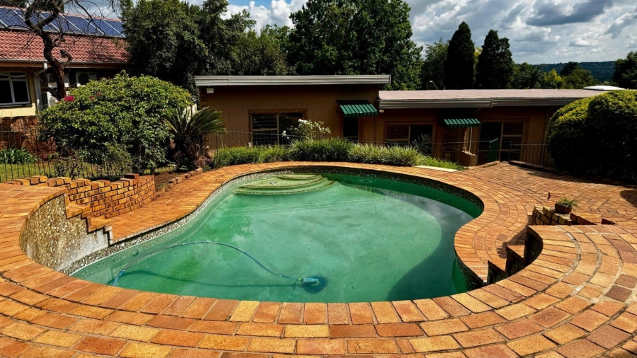 To Let 5 Bedroom Property for Rent in Faerie Glen Gauteng