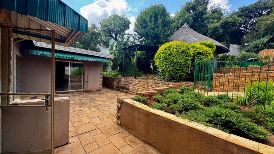 To Let 5 Bedroom Property for Rent in Faerie Glen Gauteng
