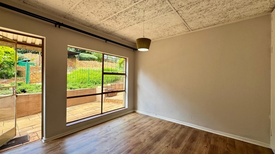 To Let 5 Bedroom Property for Rent in Faerie Glen Gauteng