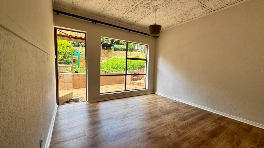 To Let 5 Bedroom Property for Rent in Faerie Glen Gauteng