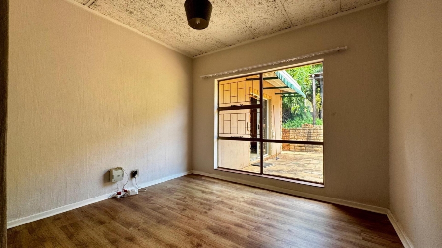 To Let 5 Bedroom Property for Rent in Faerie Glen Gauteng