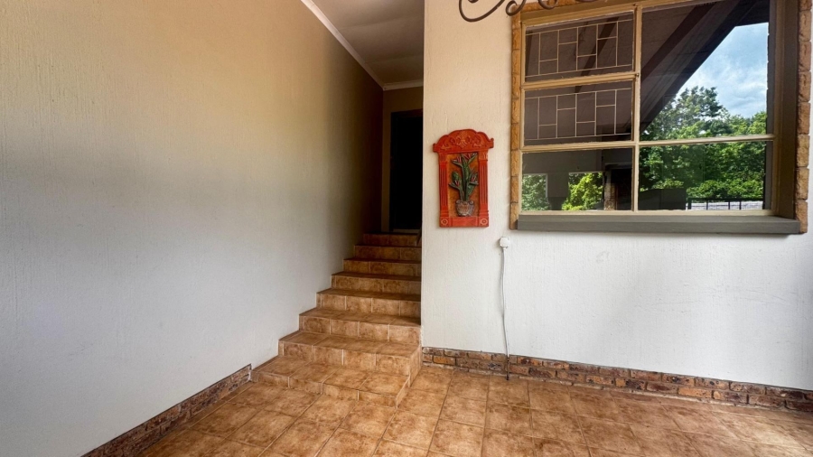 To Let 5 Bedroom Property for Rent in Faerie Glen Gauteng