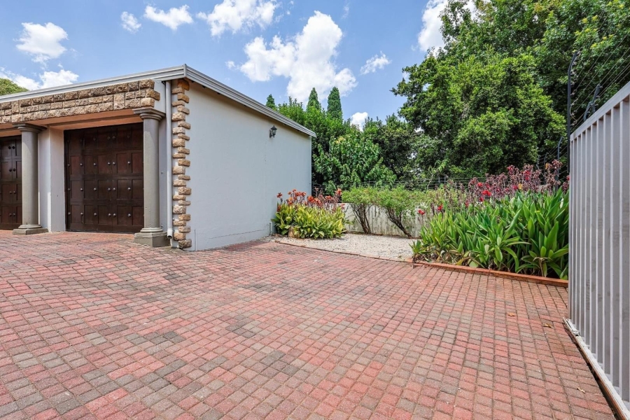 To Let 5 Bedroom Property for Rent in Faerie Glen Gauteng