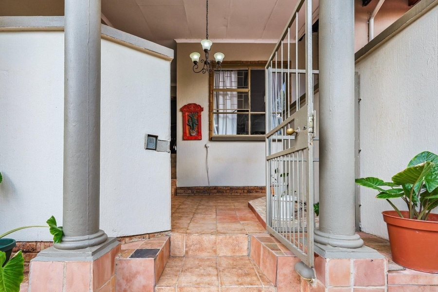 To Let 5 Bedroom Property for Rent in Faerie Glen Gauteng