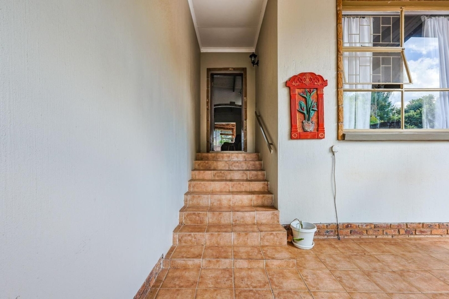 To Let 5 Bedroom Property for Rent in Faerie Glen Gauteng