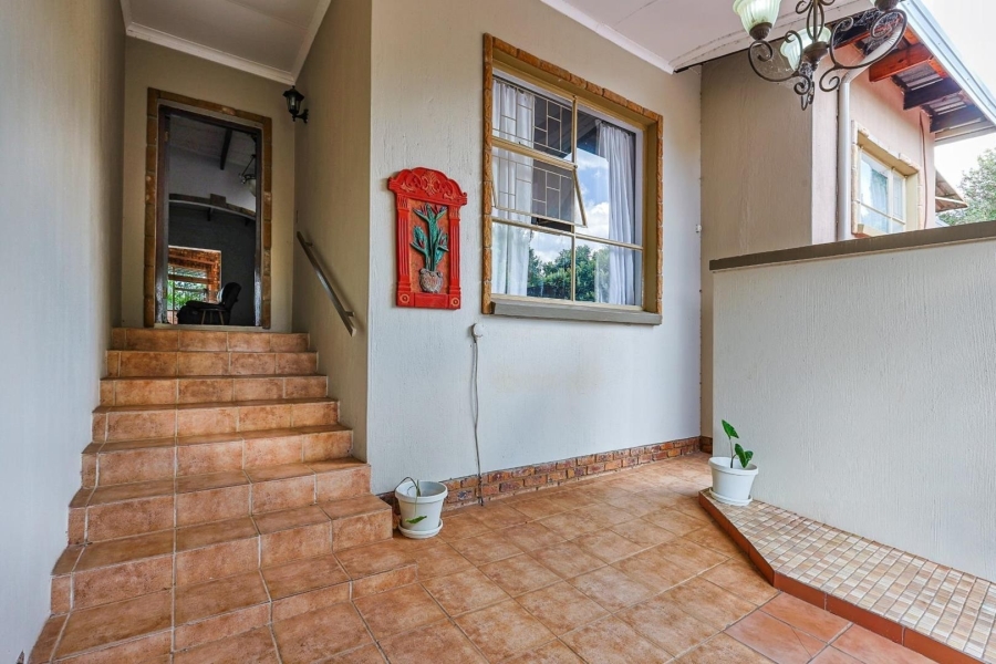 To Let 5 Bedroom Property for Rent in Faerie Glen Gauteng