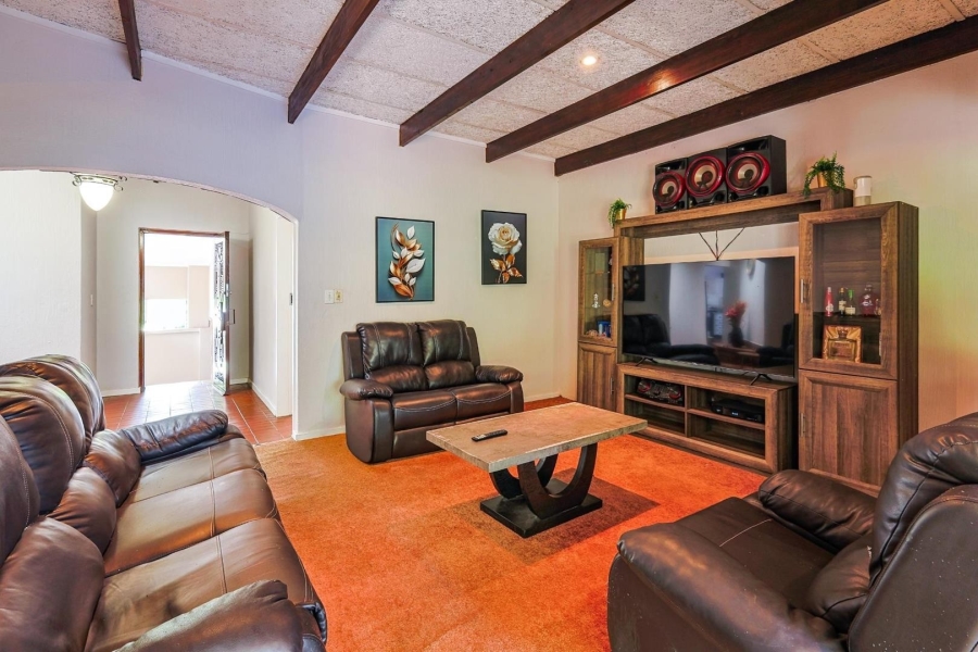 To Let 5 Bedroom Property for Rent in Faerie Glen Gauteng