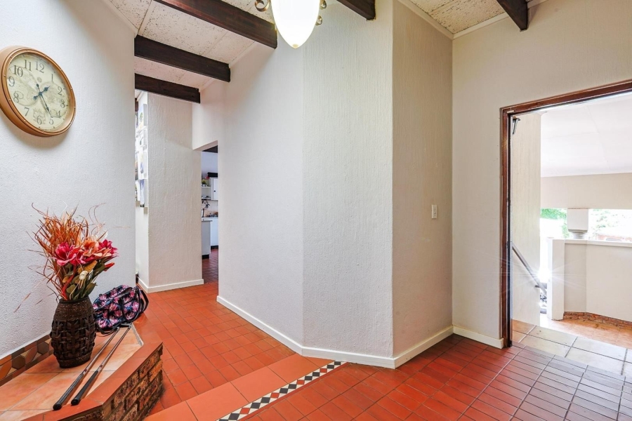 To Let 5 Bedroom Property for Rent in Faerie Glen Gauteng