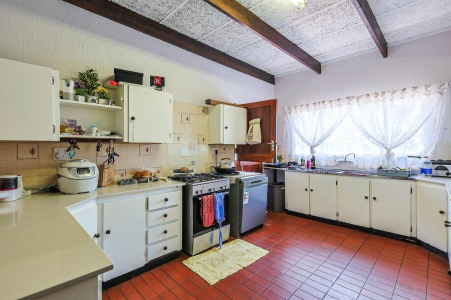 To Let 5 Bedroom Property for Rent in Faerie Glen Gauteng