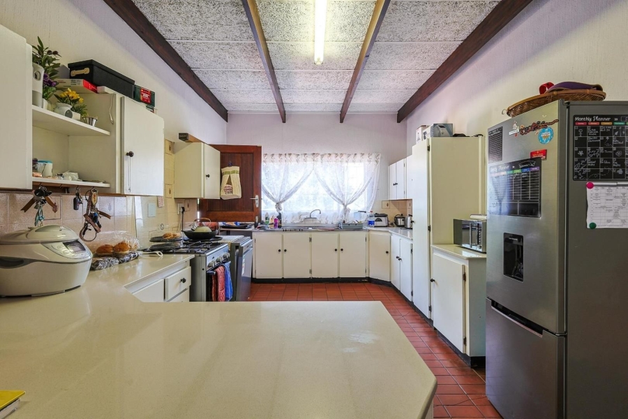 To Let 5 Bedroom Property for Rent in Faerie Glen Gauteng