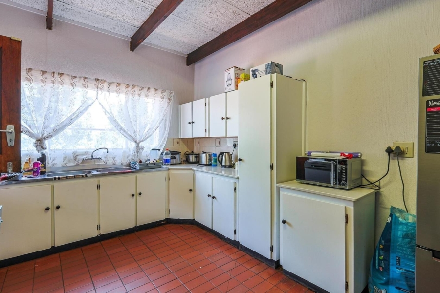 To Let 5 Bedroom Property for Rent in Faerie Glen Gauteng