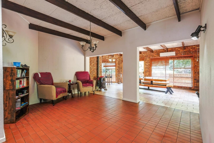 To Let 5 Bedroom Property for Rent in Faerie Glen Gauteng